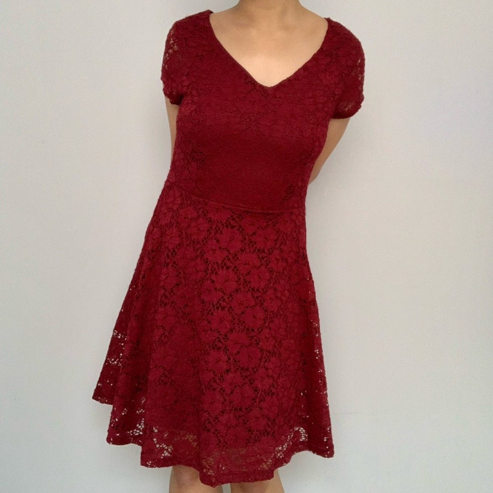 Lace Floral V-neck Short Sleeve Baby Doll A-line Skirt Dress in Burgundy Red (S)